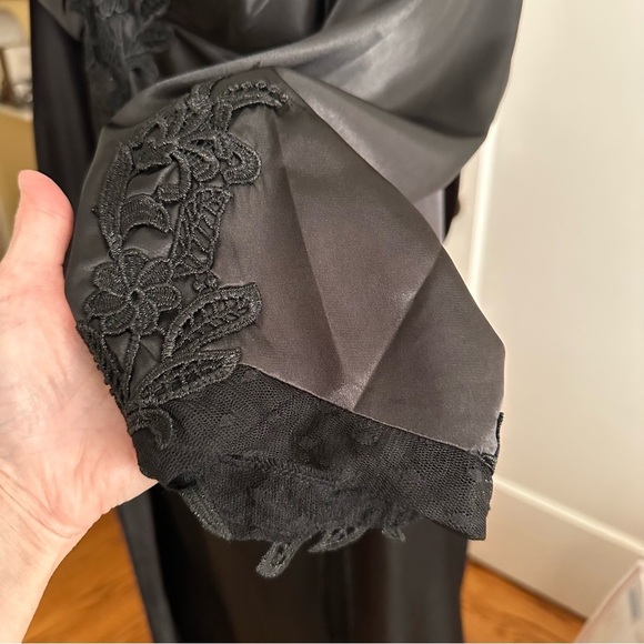 Flora by FLORA NIKROOZ Black Satin Stella Chemise Gown and Robe Set Negligee XL - Picture 11 of 16